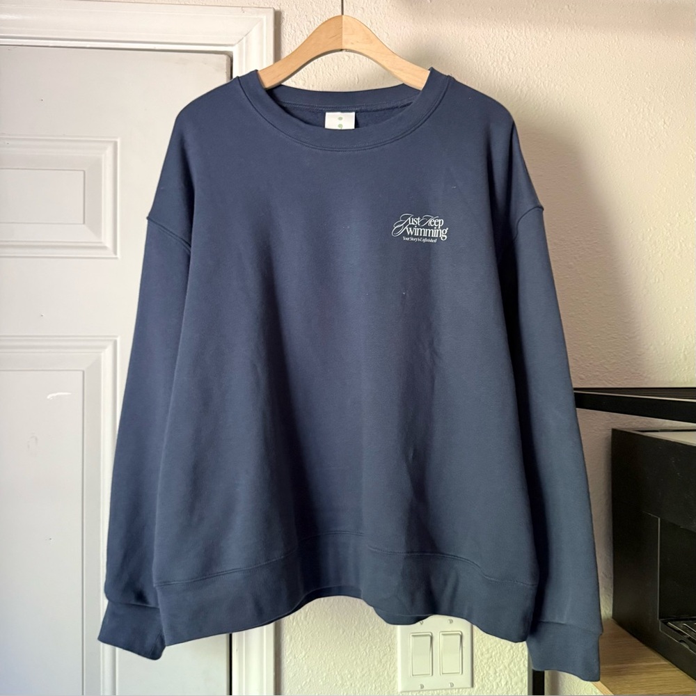 UNFINISHED‎ APPAREL navy blue graphic text font crew oversized pullover sweater